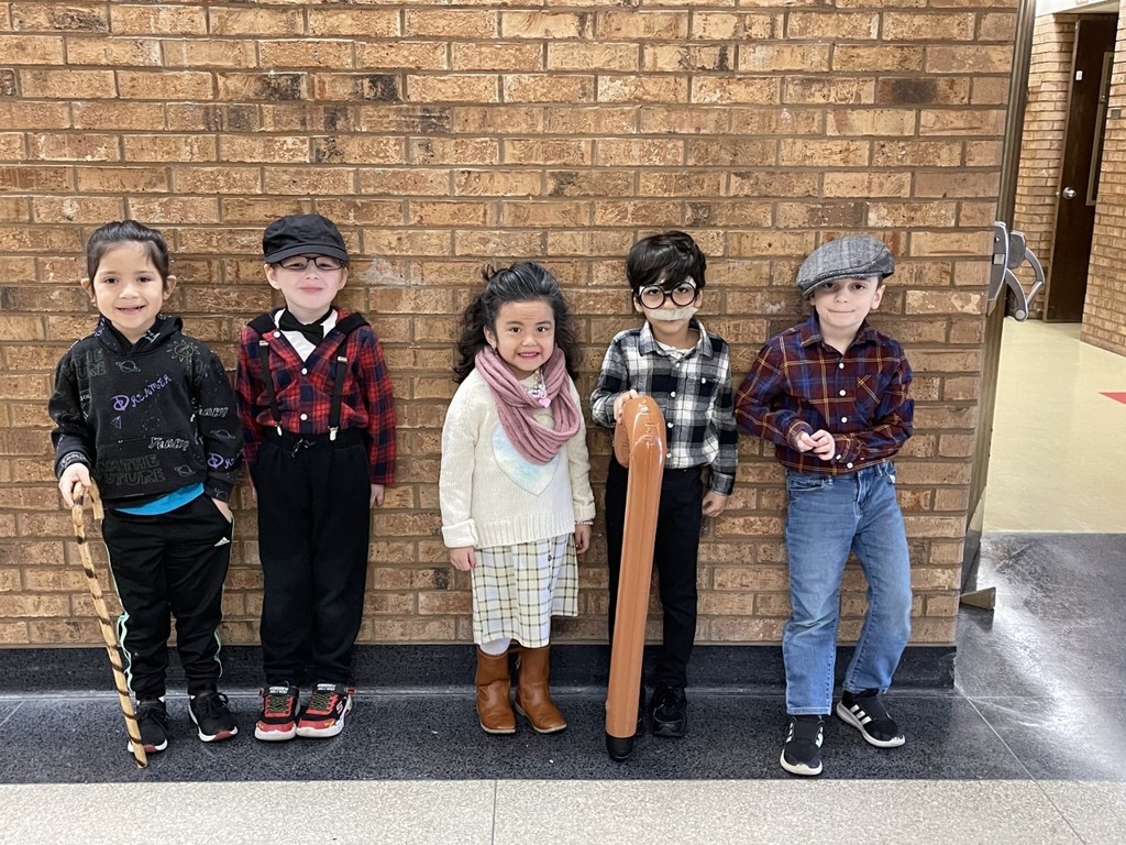 Kindergartners 100th day