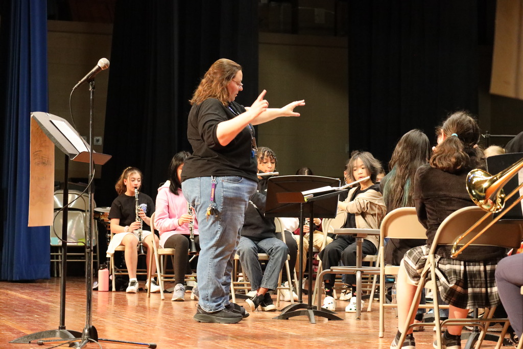 6th grade band performing